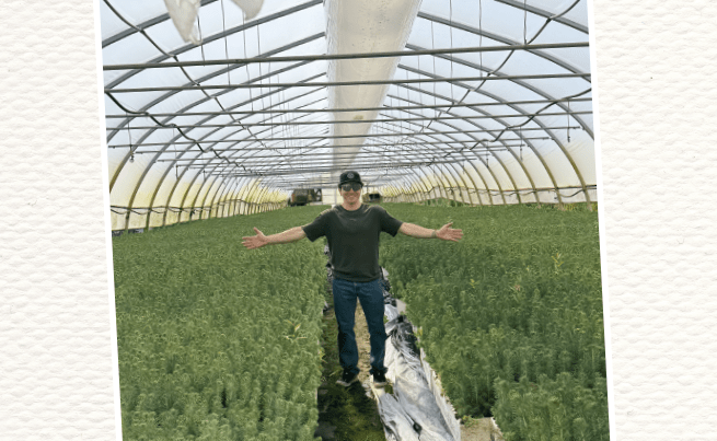 photo du reboiseur Antoine Moses dans une pépinière